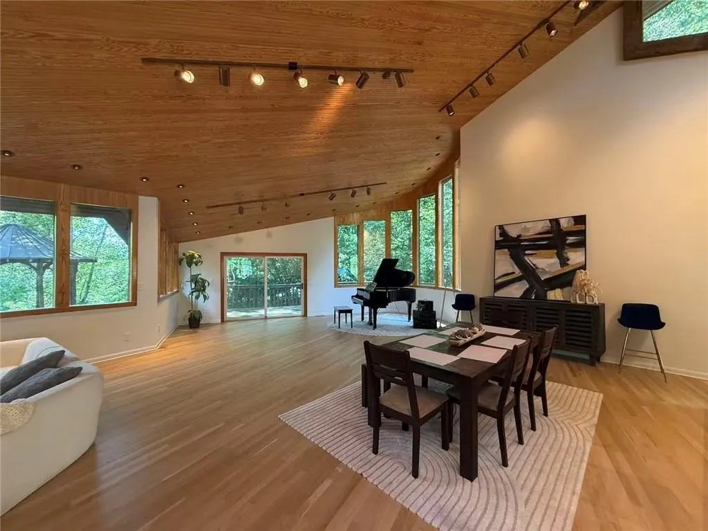 120 Laurel Drive Ne, Atlanta, Georgia 30342, 5 Bedrooms Bedrooms, ,5 BathroomsBathrooms,Residential,For Sale,120 Laurel Drive Ne,7663075