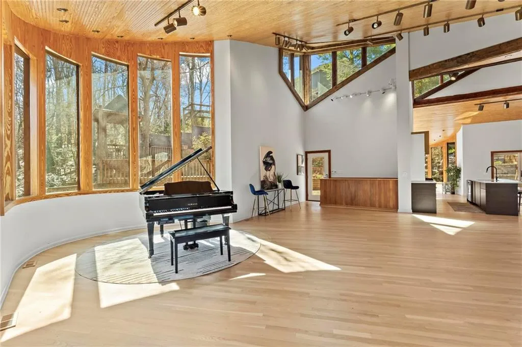 120 Laurel Drive Ne, Atlanta, Georgia 30342, 5 Bedrooms Bedrooms, ,5 BathroomsBathrooms,Residential,For Sale,120 Laurel Drive Ne,7663075