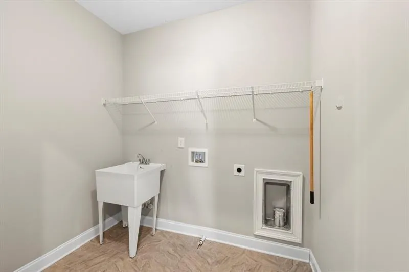 6454 Meridian Way, Atlanta, Georgia 30328, 5 Bedrooms Bedrooms, ,4 BathroomsBathrooms,Residential,For Sale,6454 Meridian Way,7625222