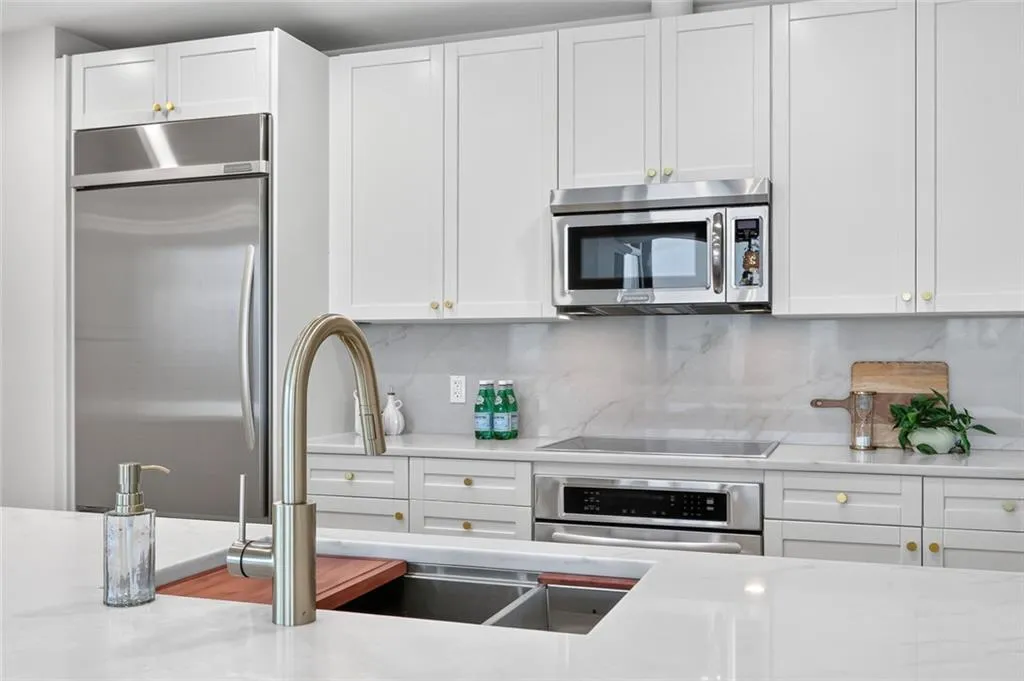 2795 Peachtree Road Ne Unit 802, Atlanta, Georgia 30305, 2 Bedrooms Bedrooms, 0 ,2 BathroomsBathrooms,Residential,For Sale,2795 Peachtree Road Ne Unit 802,7823554