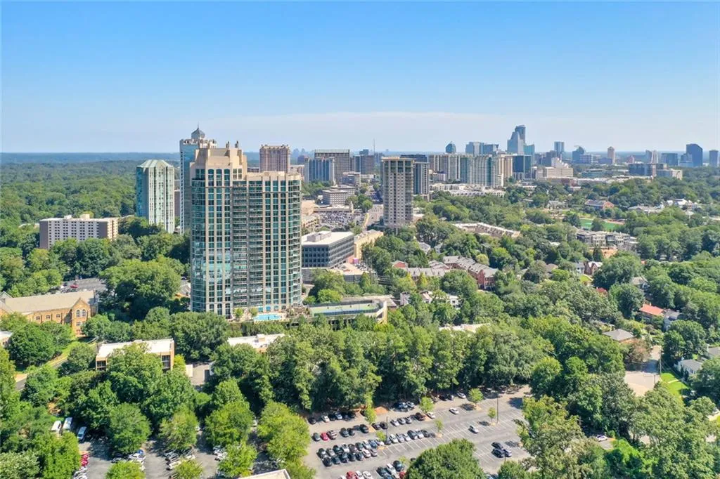 2795 Peachtree Road Ne Unit 802, Atlanta, Georgia 30305, 2 Bedrooms Bedrooms, 0 ,2 BathroomsBathrooms,Residential,For Sale,2795 Peachtree Road Ne Unit 802,7823554