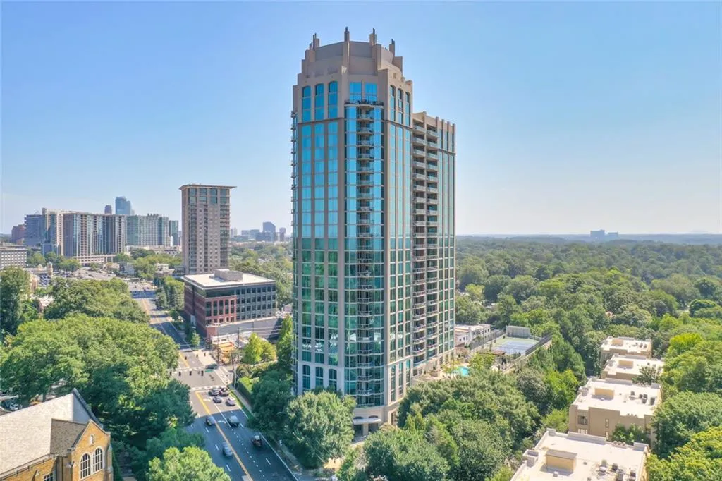 Just a short stroll to Buckhead Village with Atlanta's finest restaurants and shops