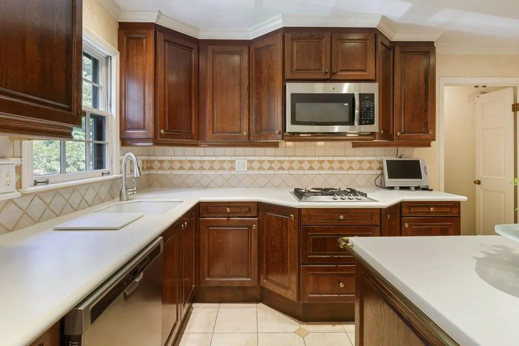 470 Cambridge Way, Sandy Springs, Georgia 30328, 4 Bedrooms Bedrooms, ,3 BathroomsBathrooms,Residential,Sold,470 Cambridge Way,6769454