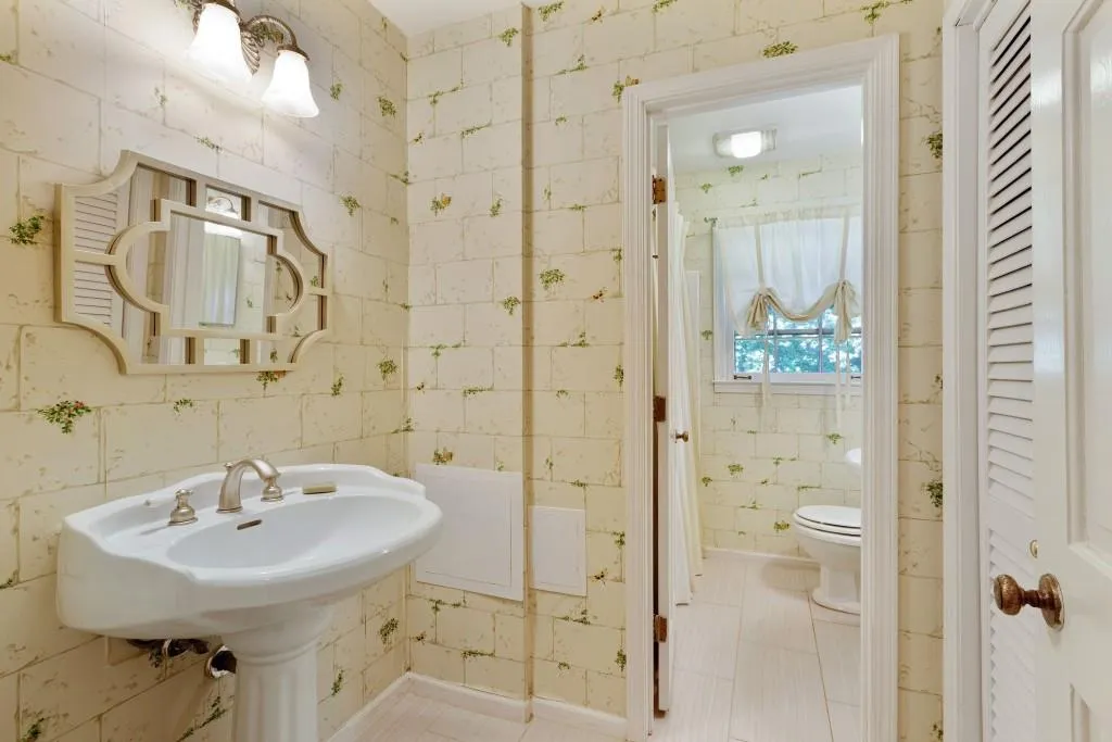 470 Cambridge Way, Sandy Springs, Georgia 30328, 4 Bedrooms Bedrooms, ,3 BathroomsBathrooms,Residential,Sold,470 Cambridge Way,6769454