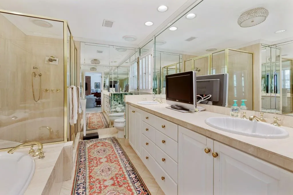 470 Cambridge Way, Sandy Springs, Georgia 30328, 4 Bedrooms Bedrooms, ,3 BathroomsBathrooms,Residential,Sold,470 Cambridge Way,6769454