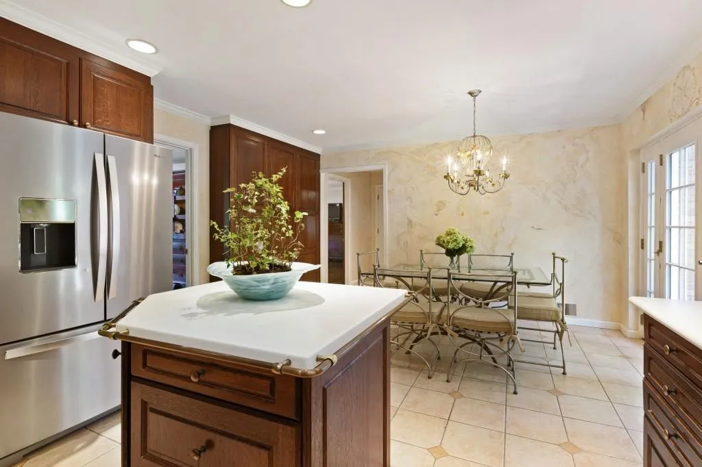 470 Cambridge Way, Sandy Springs, Georgia 30328, 4 Bedrooms Bedrooms, ,3 BathroomsBathrooms,Residential,Sold,470 Cambridge Way,6769454