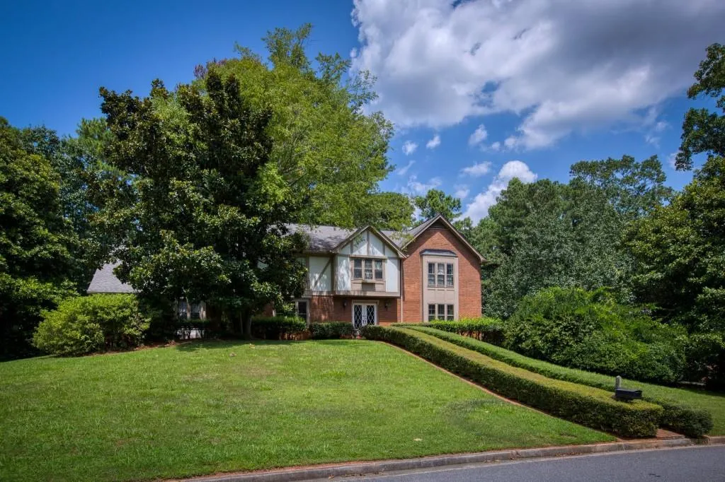 470 Cambridge Way, Sandy Springs, Georgia 30328, 4 Bedrooms Bedrooms, ,3 BathroomsBathrooms,Residential,Sold,470 Cambridge Way,6769454