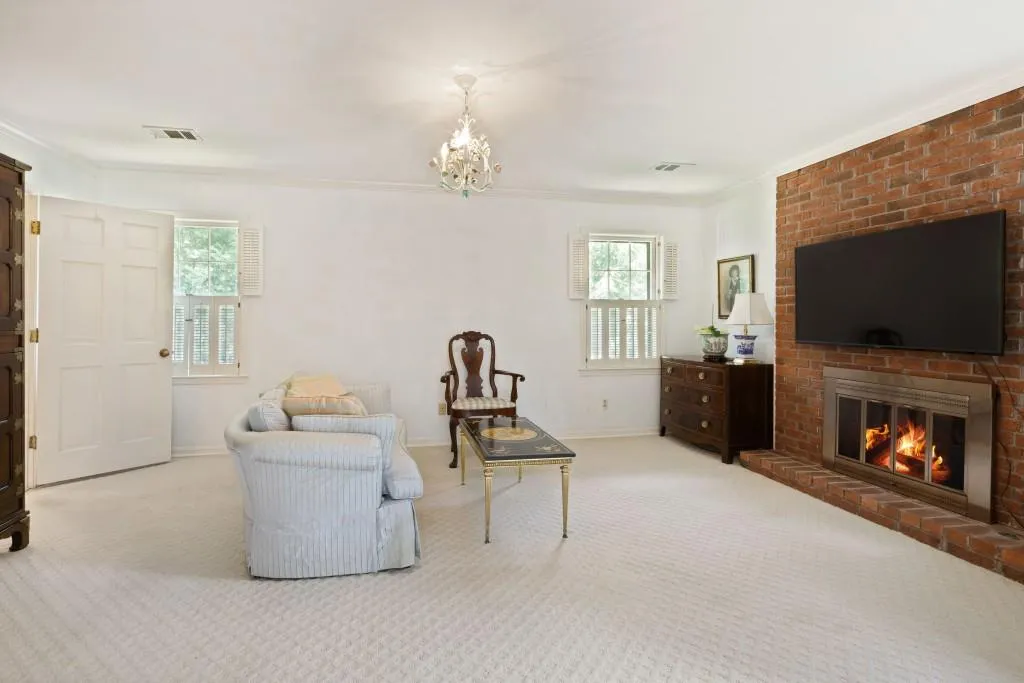 470 Cambridge Way, Sandy Springs, Georgia 30328, 4 Bedrooms Bedrooms, ,3 BathroomsBathrooms,Residential,Sold,470 Cambridge Way,6769454