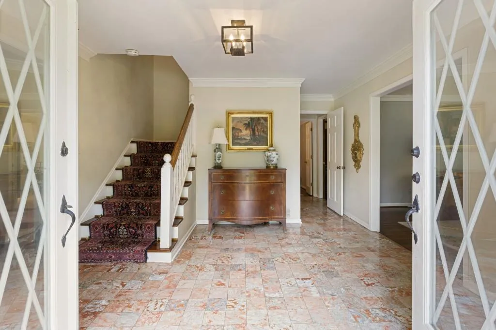 470 Cambridge Way, Sandy Springs, Georgia 30328, 4 Bedrooms Bedrooms, ,3 BathroomsBathrooms,Residential,Sold,470 Cambridge Way,6769454