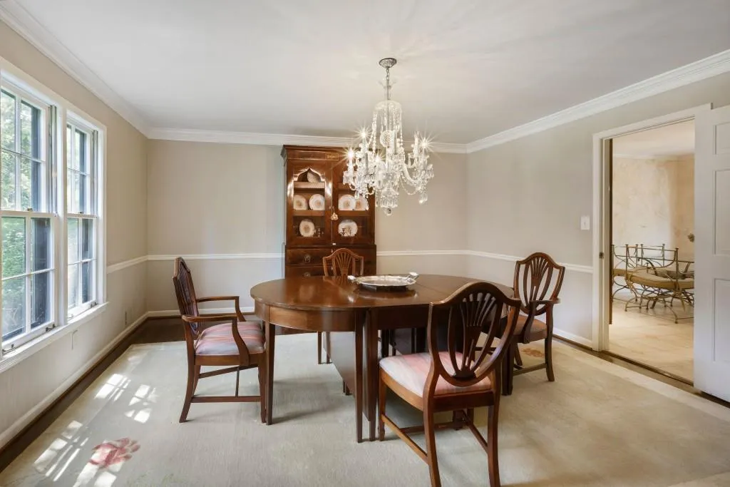 470 Cambridge Way, Sandy Springs, Georgia 30328, 4 Bedrooms Bedrooms, ,3 BathroomsBathrooms,Residential,Sold,470 Cambridge Way,6769454