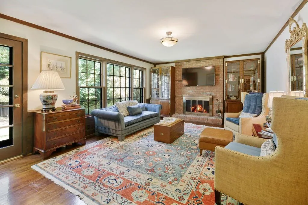 470 Cambridge Way, Sandy Springs, Georgia 30328, 4 Bedrooms Bedrooms, ,3 BathroomsBathrooms,Residential,Sold,470 Cambridge Way,6769454