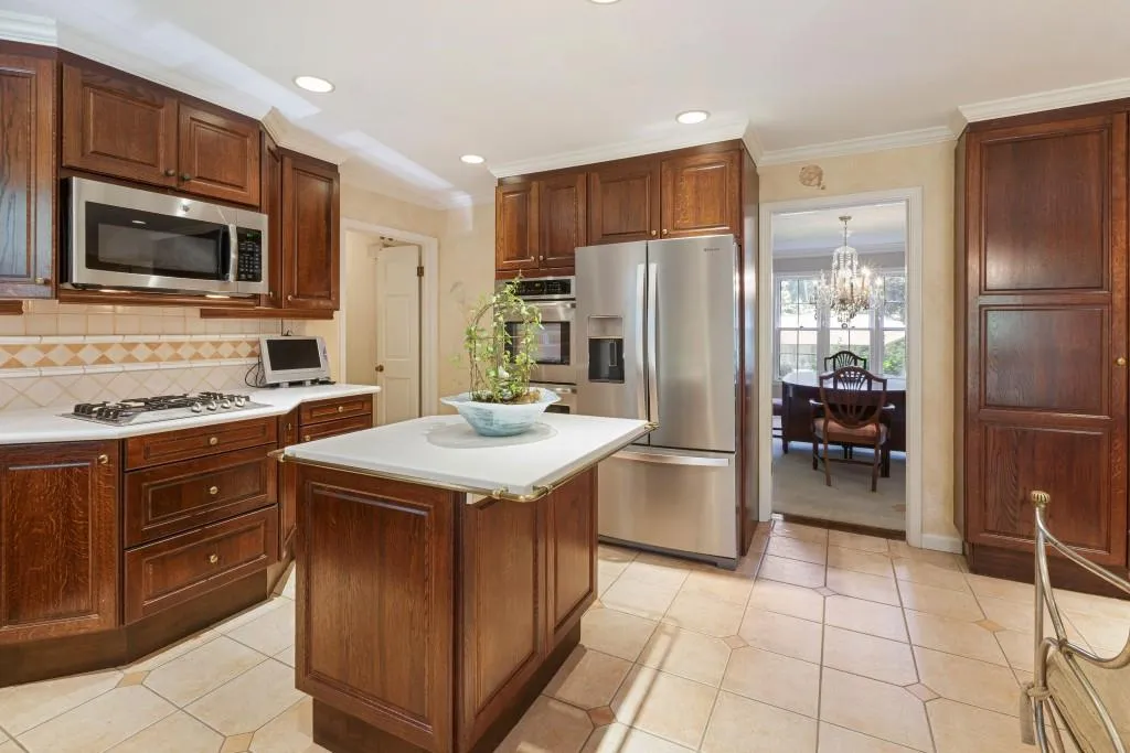 470 Cambridge Way, Sandy Springs, Georgia 30328, 4 Bedrooms Bedrooms, ,3 BathroomsBathrooms,Residential,Sold,470 Cambridge Way,6769454