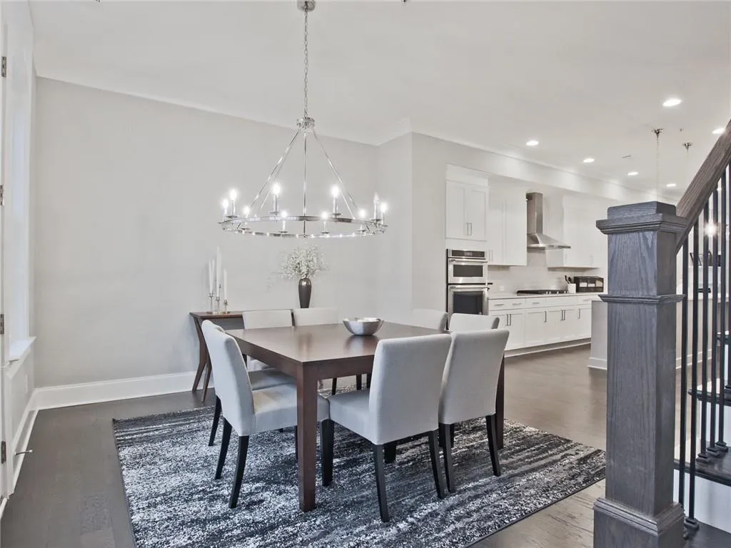 6690 Sterling Drive, Sandy Springs, Georgia 30328, 2 Bedrooms Bedrooms, ,3 BathroomsBathrooms,Residential,Sold,6690 Sterling Drive,6987347