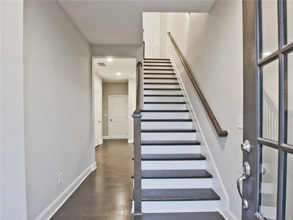 6690 Sterling Drive, Sandy Springs, Georgia 30328, 2 Bedrooms Bedrooms, ,3 BathroomsBathrooms,Residential,Sold,6690 Sterling Drive,6987347