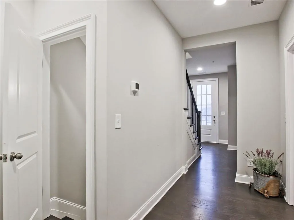 6690 Sterling Drive, Sandy Springs, Georgia 30328, 2 Bedrooms Bedrooms, ,3 BathroomsBathrooms,Residential,Sold,6690 Sterling Drive,6987347