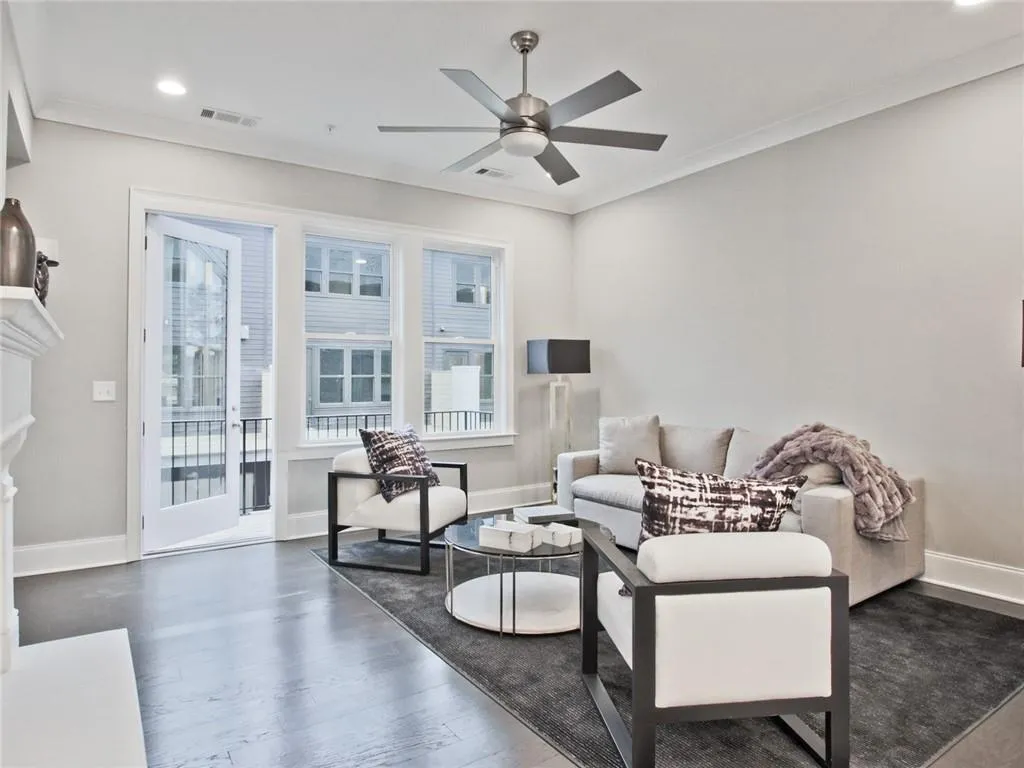 6690 Sterling Drive, Sandy Springs, Georgia 30328, 2 Bedrooms Bedrooms, ,3 BathroomsBathrooms,Residential,Sold,6690 Sterling Drive,6987347