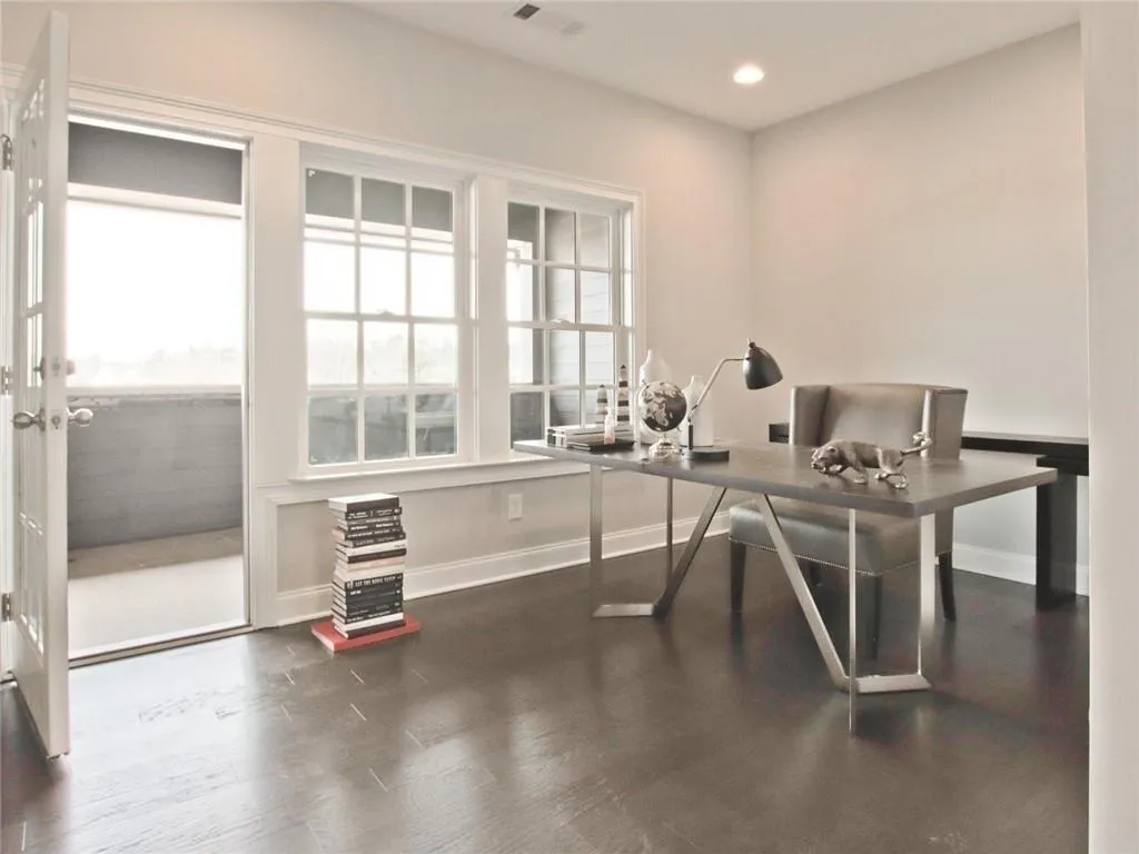 6690 Sterling Drive, Sandy Springs, Georgia 30328, 2 Bedrooms Bedrooms, ,3 BathroomsBathrooms,Residential,Sold,6690 Sterling Drive,6987347