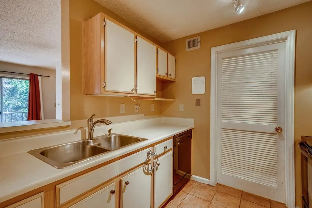 119 Granville Court, Sandy Springs, Georgia 30328, 2 Bedrooms Bedrooms, ,2 BathroomsBathrooms,Residential,Sold,119 Granville Court,6930016