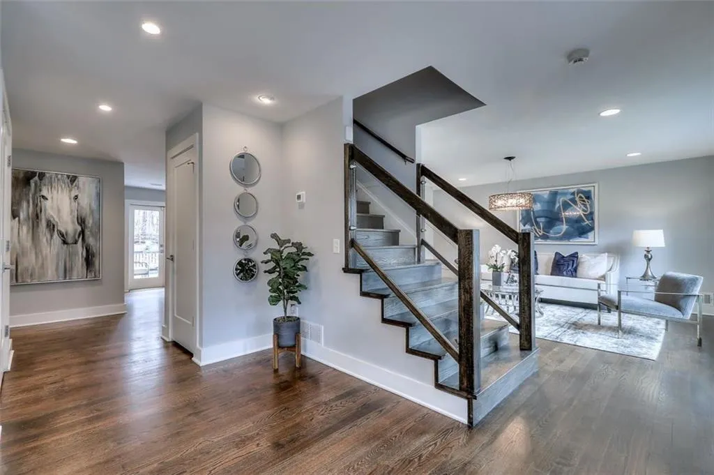 960 Ivy Falls Drive, Sandy Springs, Georgia 30328, 5 Bedrooms Bedrooms, ,4 BathroomsBathrooms,Residential,Sold,960 Ivy Falls Drive,6512798