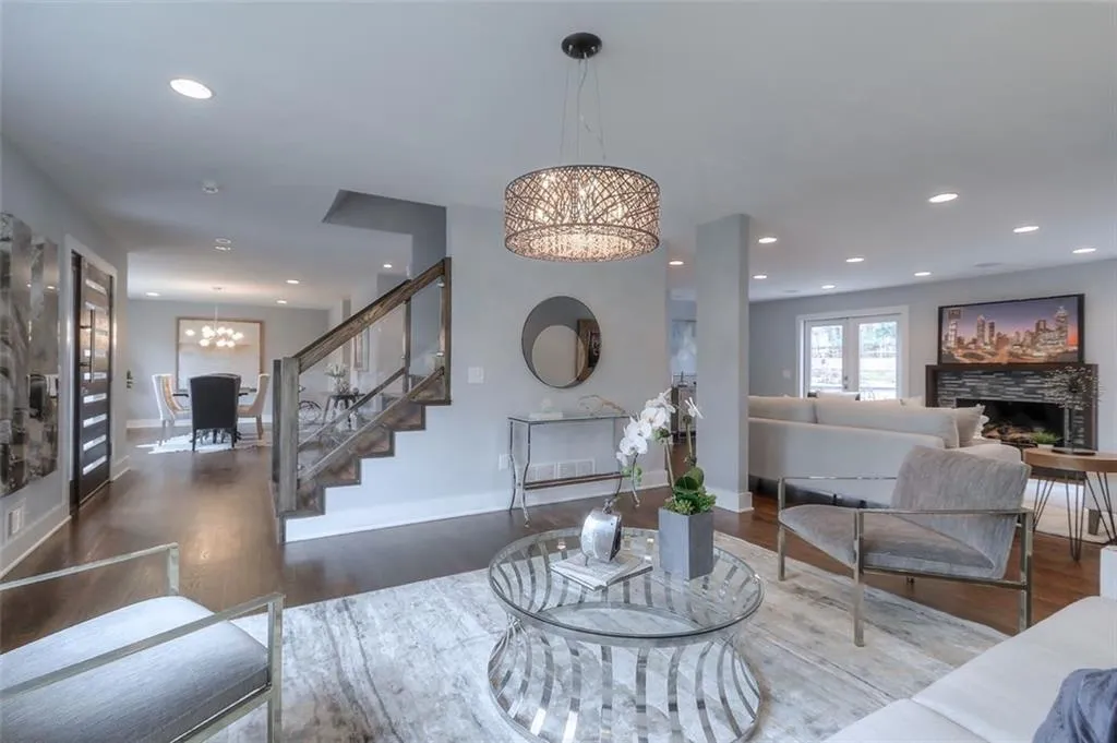 960 Ivy Falls Drive, Sandy Springs, Georgia 30328, 5 Bedrooms Bedrooms, ,4 BathroomsBathrooms,Residential,Sold,960 Ivy Falls Drive,6512798