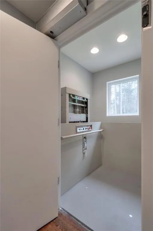 960 Ivy Falls Drive, Sandy Springs, Georgia 30328, 5 Bedrooms Bedrooms, ,4 BathroomsBathrooms,Residential,Sold,960 Ivy Falls Drive,6512798