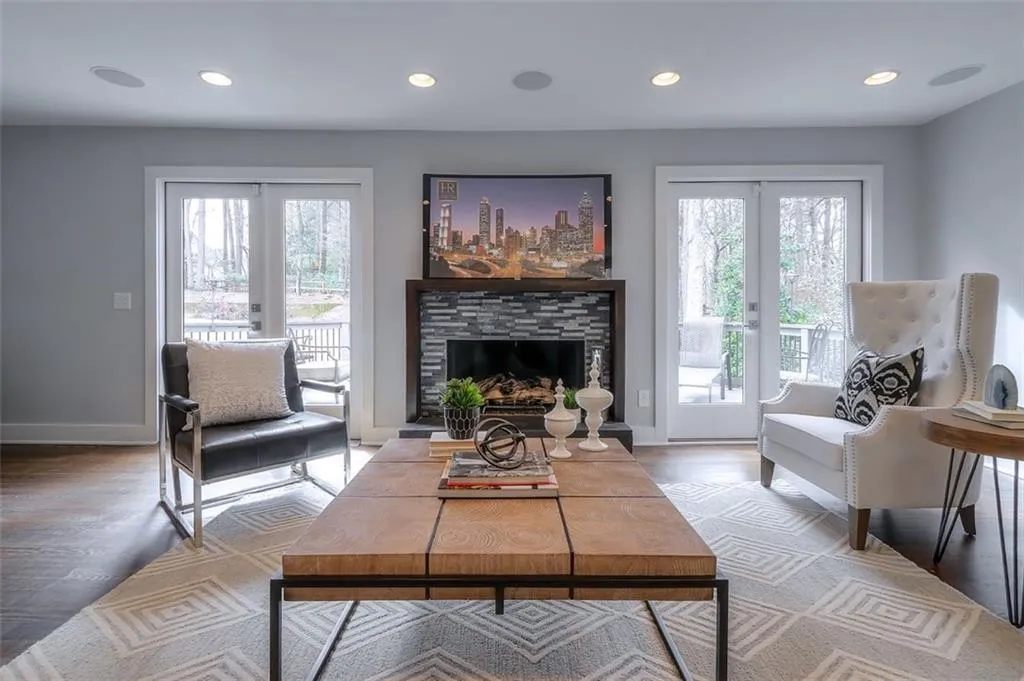 960 Ivy Falls Drive, Sandy Springs, Georgia 30328, 5 Bedrooms Bedrooms, ,4 BathroomsBathrooms,Residential,Sold,960 Ivy Falls Drive,6512798