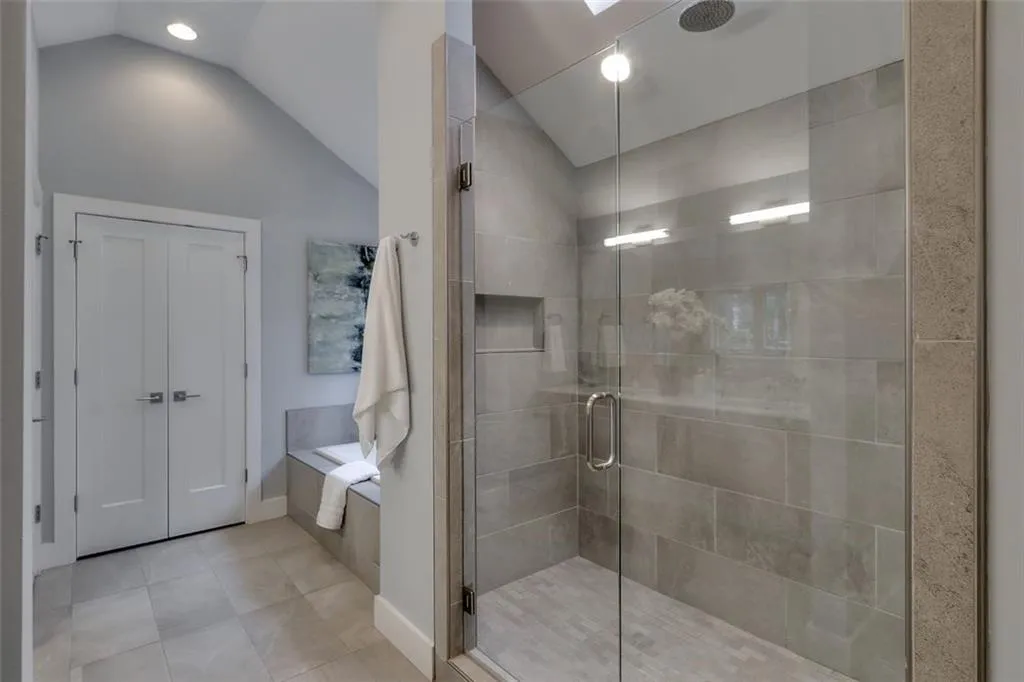 960 Ivy Falls Drive, Sandy Springs, Georgia 30328, 5 Bedrooms Bedrooms, ,4 BathroomsBathrooms,Residential,Sold,960 Ivy Falls Drive,6512798