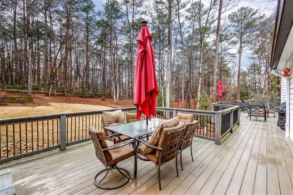 960 Ivy Falls Drive, Sandy Springs, Georgia 30328, 5 Bedrooms Bedrooms, ,4 BathroomsBathrooms,Residential,Sold,960 Ivy Falls Drive,6512798