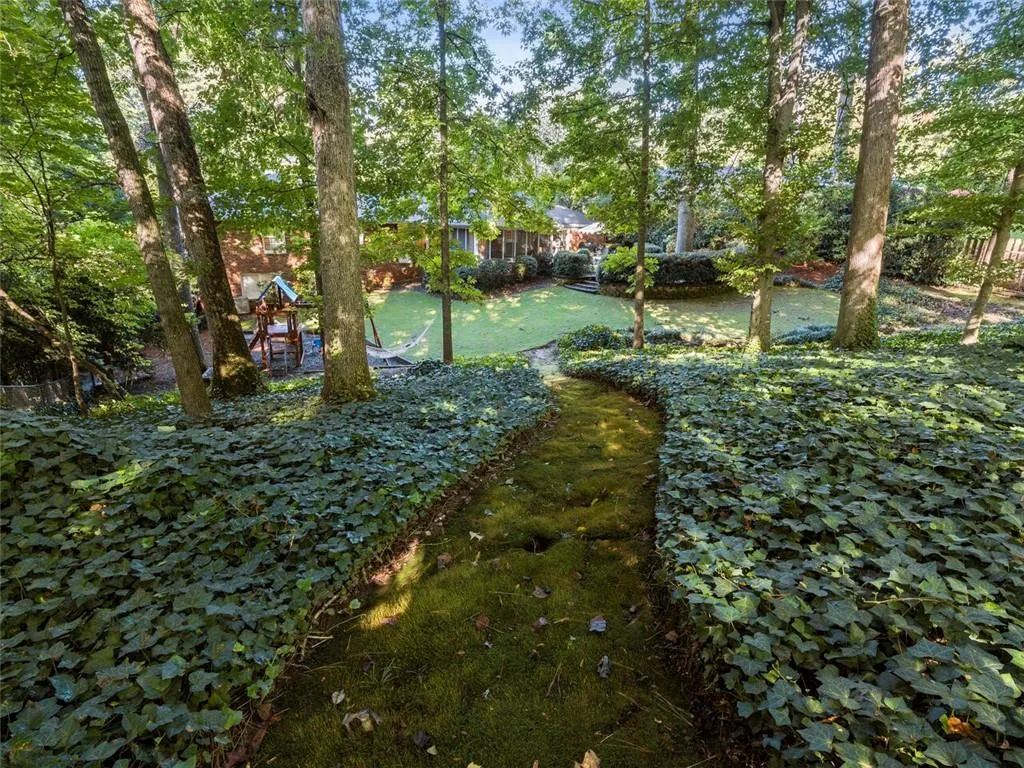 4735 Huntley Drive, Atlanta, Georgia 30342, 4 Bedrooms Bedrooms, ,3 BathroomsBathrooms,Residential,Sold,4735 Huntley Drive,6796731