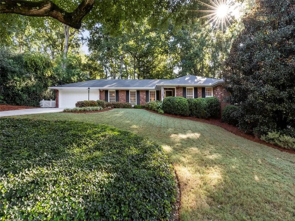 4735 Huntley Drive, Atlanta, Georgia 30342, 4 Bedrooms Bedrooms, ,3 BathroomsBathrooms,Residential,Sold,4735 Huntley Drive,6796731