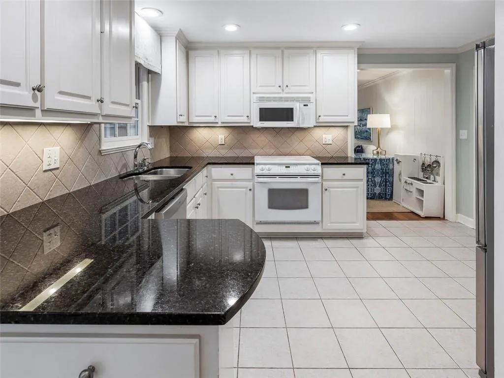 4735 Huntley Drive, Atlanta, Georgia 30342, 4 Bedrooms Bedrooms, ,3 BathroomsBathrooms,Residential,Sold,4735 Huntley Drive,6796731