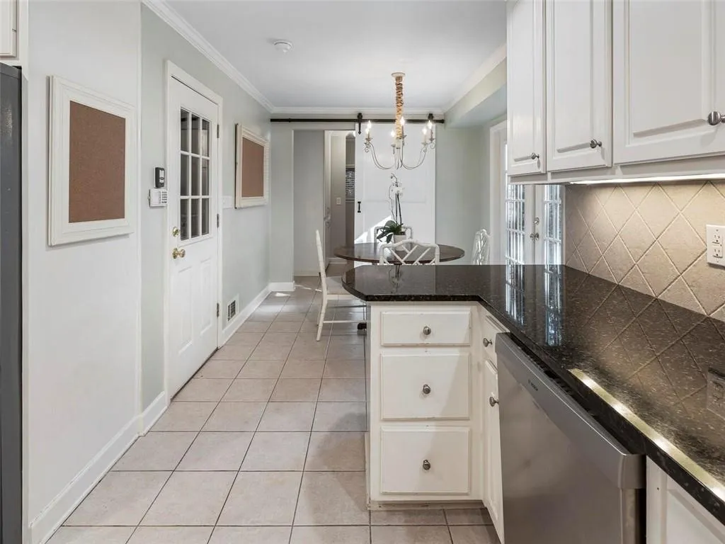 4735 Huntley Drive, Atlanta, Georgia 30342, 4 Bedrooms Bedrooms, ,3 BathroomsBathrooms,Residential,Sold,4735 Huntley Drive,6796731