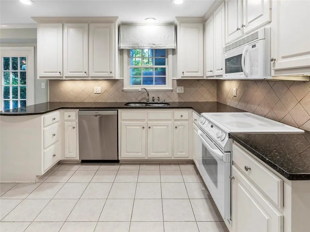 4735 Huntley Drive, Atlanta, Georgia 30342, 4 Bedrooms Bedrooms, ,3 BathroomsBathrooms,Residential,Sold,4735 Huntley Drive,6796731