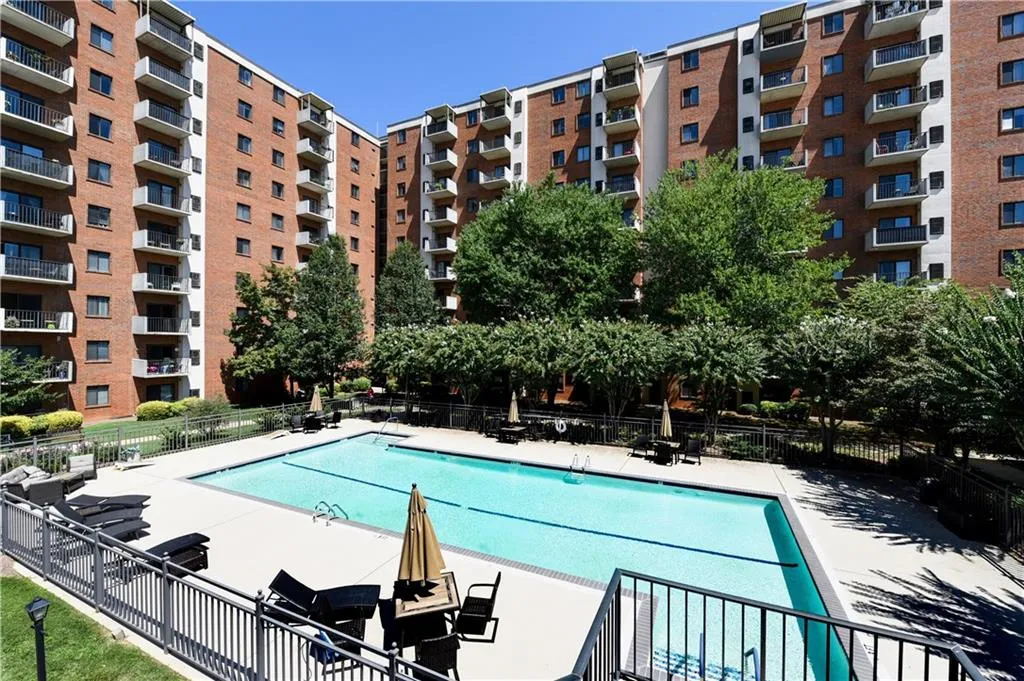 300 Johnson Ferry Road Ne Unit B604, Sandy Springs, Georgia 30328, 1 Bedroom Bedrooms, ,1 BathroomBathrooms,Residential,Sold,300 Johnson Ferry Road Ne Unit B604,6866744