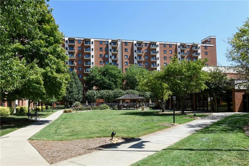 300 Johnson Ferry Road Ne Unit B604, Sandy Springs, Georgia 30328, 1 Bedroom Bedrooms, ,1 BathroomBathrooms,Residential,Sold,300 Johnson Ferry Road Ne Unit B604,6866744