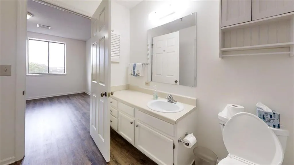 300 Johnson Ferry Road Ne Unit B604, Sandy Springs, Georgia 30328, 1 Bedroom Bedrooms, ,1 BathroomBathrooms,Residential,Sold,300 Johnson Ferry Road Ne Unit B604,6866744
