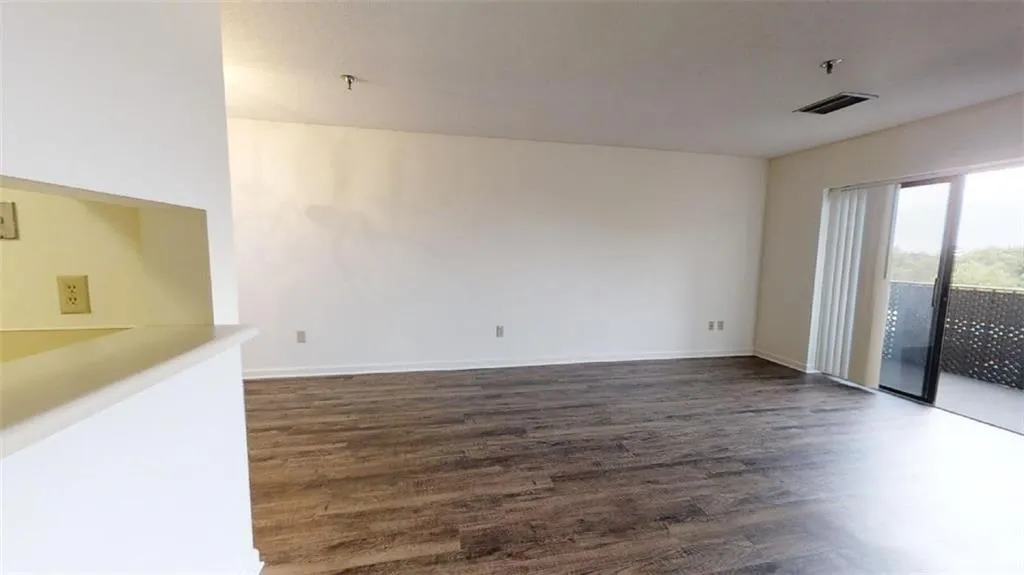 300 Johnson Ferry Road Ne Unit B604, Sandy Springs, Georgia 30328, 1 Bedroom Bedrooms, ,1 BathroomBathrooms,Residential,Sold,300 Johnson Ferry Road Ne Unit B604,6866744