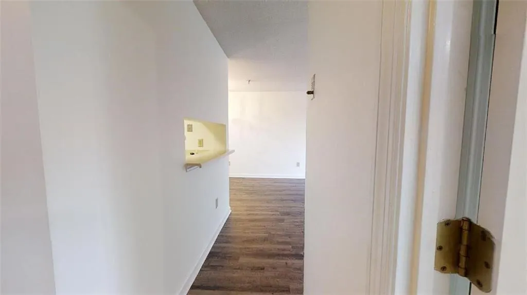 300 Johnson Ferry Road Ne Unit B604, Sandy Springs, Georgia 30328, 1 Bedroom Bedrooms, ,1 BathroomBathrooms,Residential,Sold,300 Johnson Ferry Road Ne Unit B604,6866744