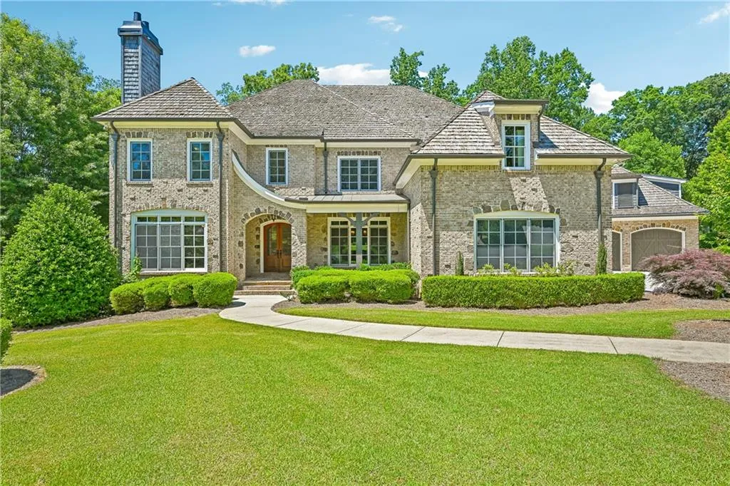 880 Crabapple Hill, Alpharetta, Georgia 30004, Alpharetta, GA 30004 — photo 1 of 83