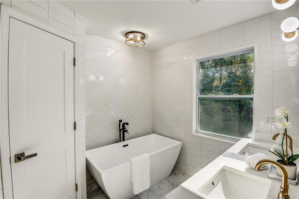 85 Darlymple Road, Sandy Springs, Georgia 30328, 6 Bedrooms Bedrooms, ,4 BathroomsBathrooms,Residential,Sold,85 Darlymple Road,7280241 85 Darlymple Road, Sandy Springs, Georgia 30328, 6 Bedrooms Bedrooms, ,4 BathroomsBathrooms,Residential,Sold,85 Darlymple Road,7280241