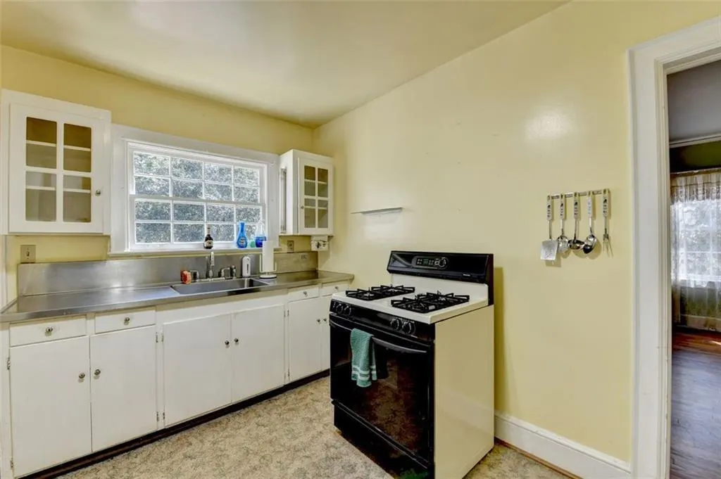 2953 Hardman Court Ne, Atlanta, Georgia 30305, 3 Bedrooms Bedrooms, ,2 BathroomsBathrooms,Residential,For Sale,2953 Hardman Court Ne,7624603