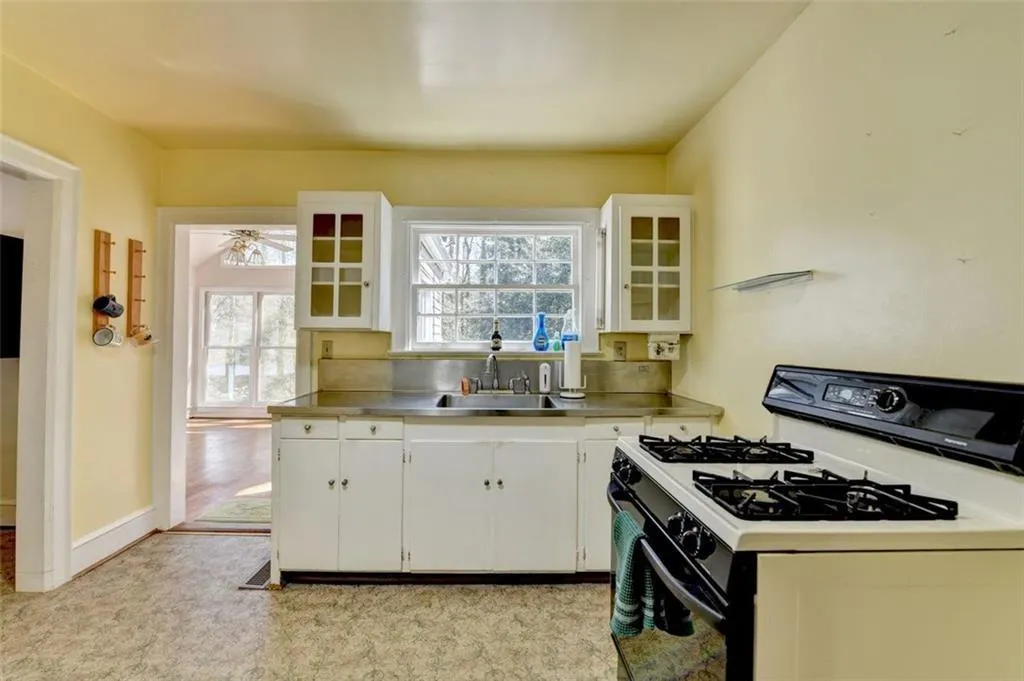 2953 Hardman Court Ne, Atlanta, Georgia 30305, 3 Bedrooms Bedrooms, ,2 BathroomsBathrooms,Residential,For Sale,2953 Hardman Court Ne,7624603