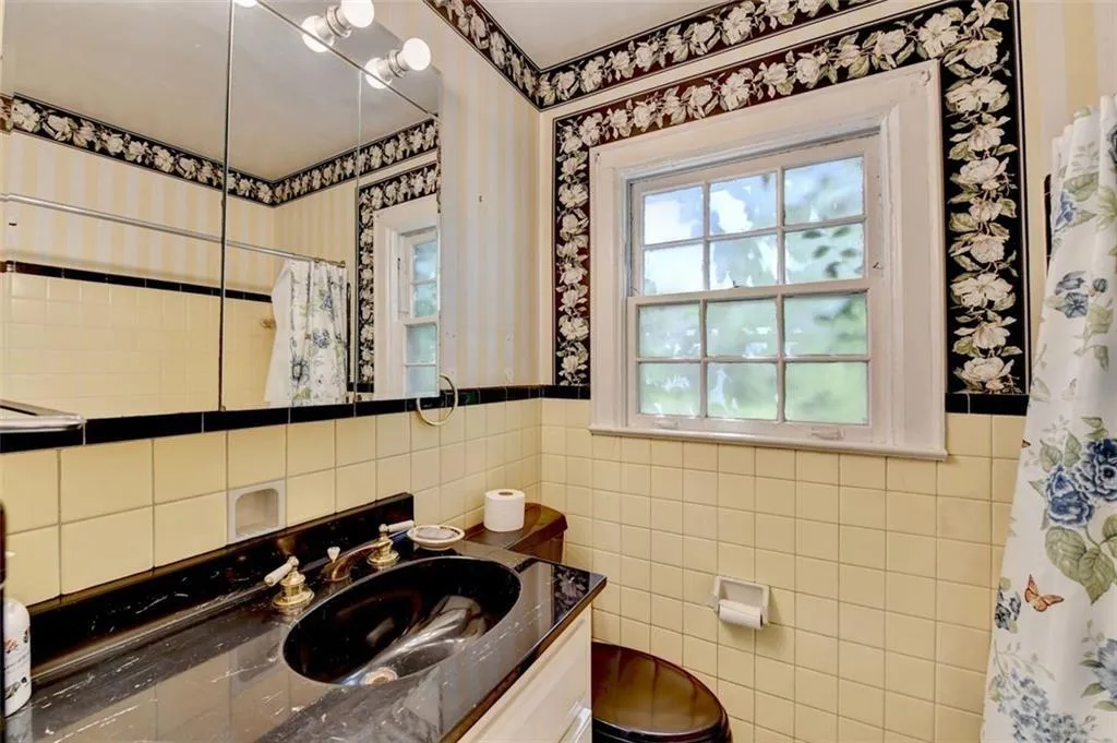 2953 Hardman Court Ne, Atlanta, Georgia 30305, 3 Bedrooms Bedrooms, ,2 BathroomsBathrooms,Residential,For Sale,2953 Hardman Court Ne,7624603