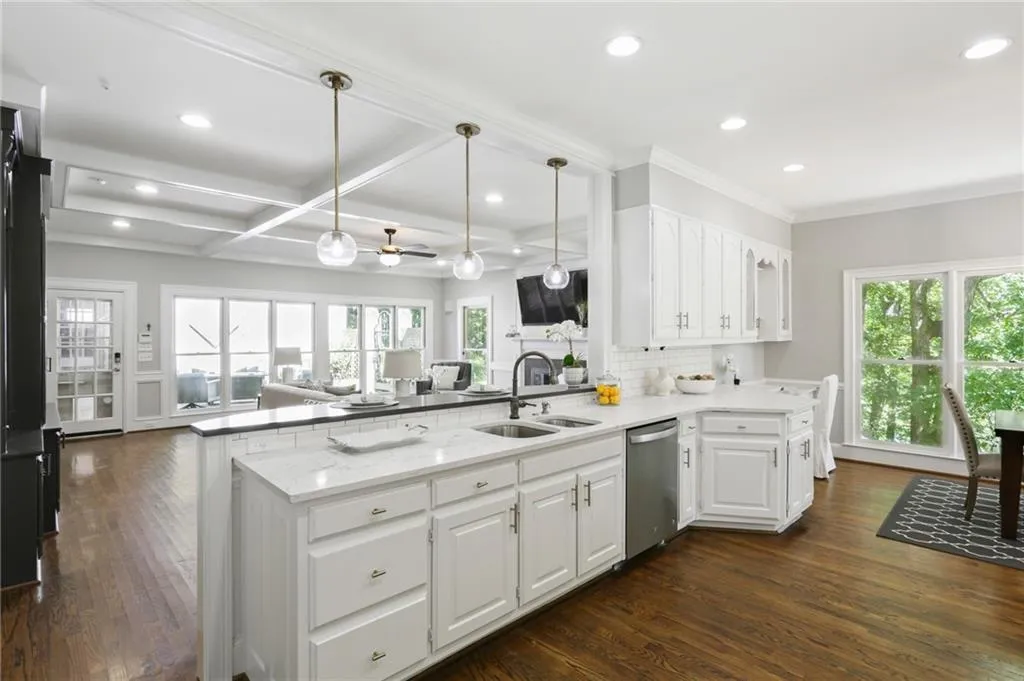 5795 Heards Forest Drive, Sandy Springs, Georgia 30328, 6 Bedrooms Bedrooms, ,4 BathroomsBathrooms,Residential,Sold,5795 Heards Forest Drive,6792356