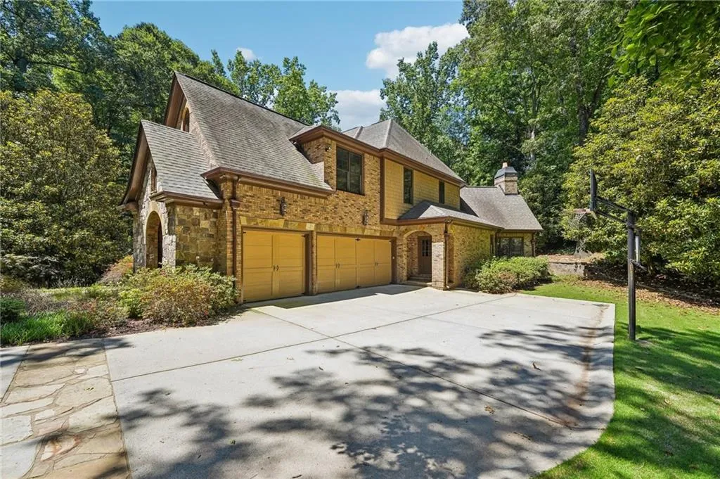 4980 High Point Road, Atlanta, Georgia 30342, 6 Bedrooms Bedrooms, ,5 BathroomsBathrooms,Residential,Sold,4980 High Point Road,7349380