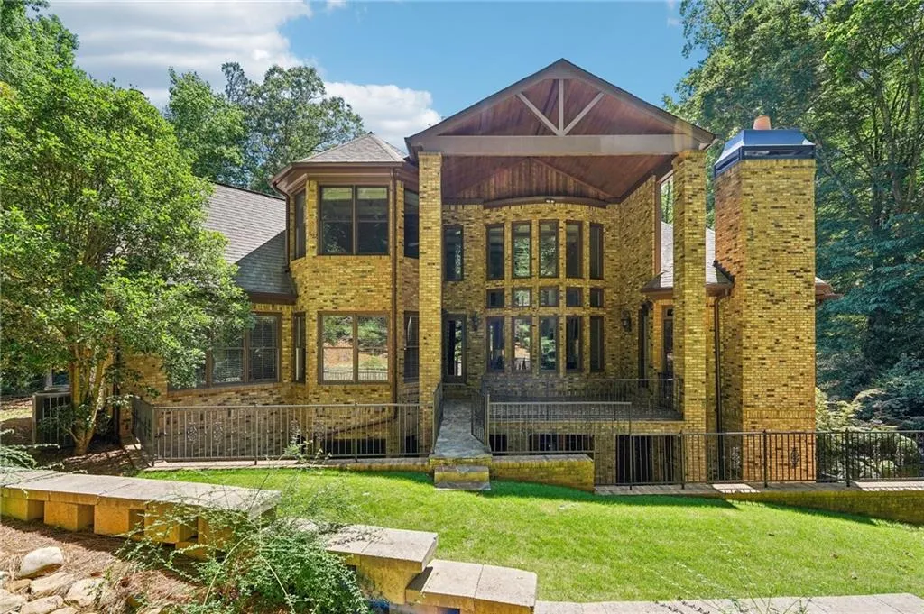 4980 High Point Road, Atlanta, Georgia 30342, 6 Bedrooms Bedrooms, ,5 BathroomsBathrooms,Residential,Sold,4980 High Point Road,7349380