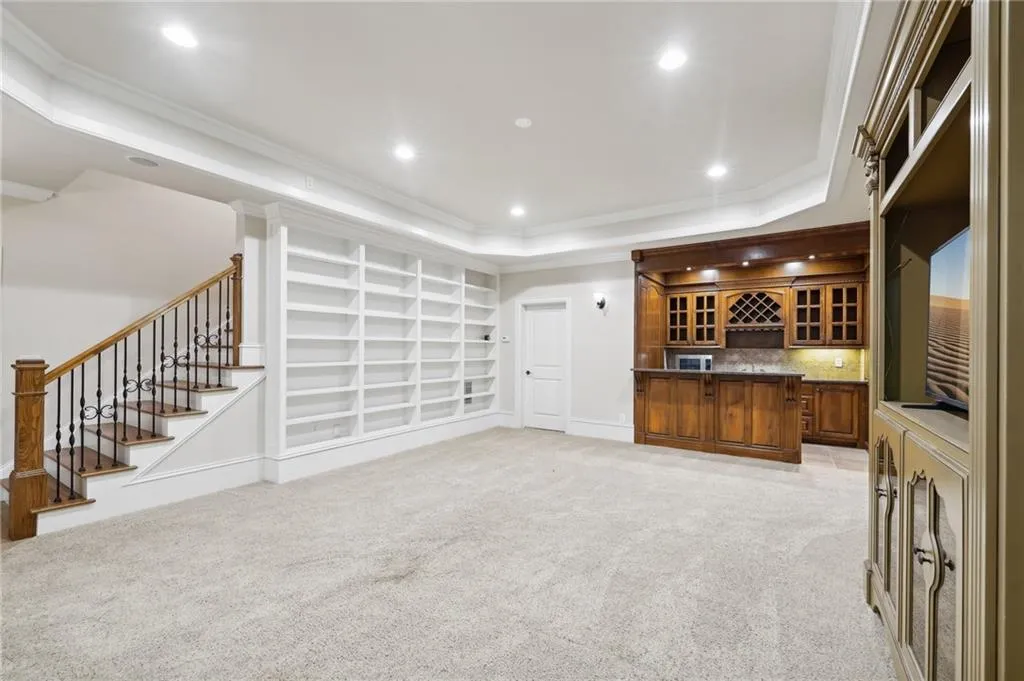 4980 High Point Road, Atlanta, Georgia 30342, 6 Bedrooms Bedrooms, ,5 BathroomsBathrooms,Residential,Sold,4980 High Point Road,7349380