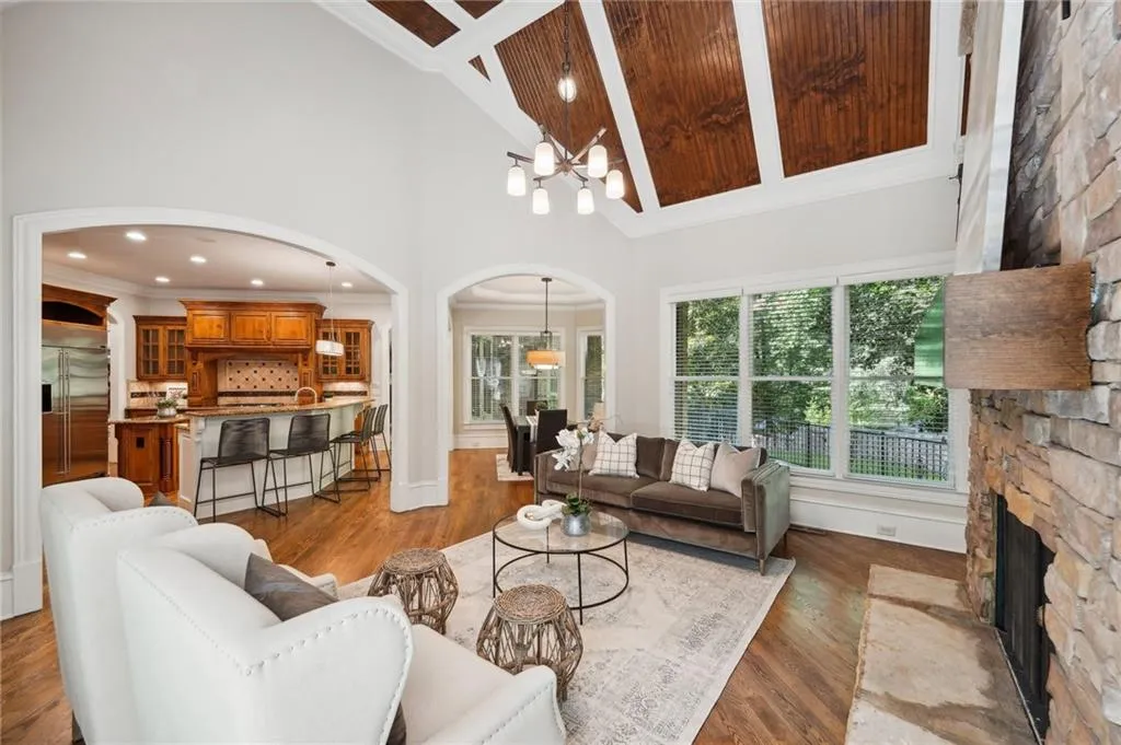 4980 High Point Road, Atlanta, Georgia 30342, 6 Bedrooms Bedrooms, ,5 BathroomsBathrooms,Residential,Sold,4980 High Point Road,7349380