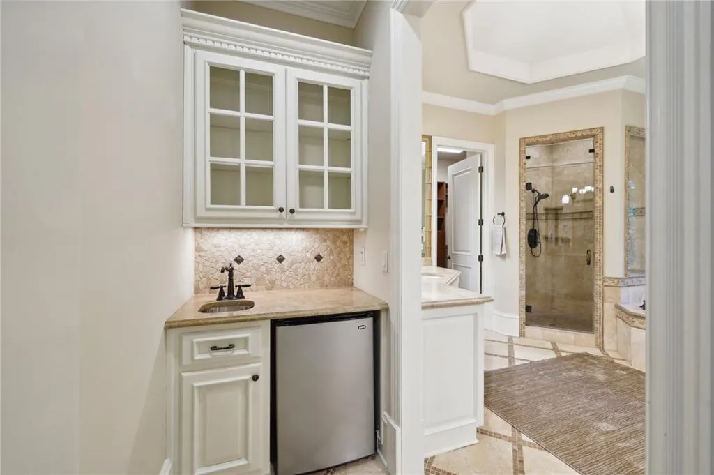 4980 High Point Road, Atlanta, Georgia 30342, 6 Bedrooms Bedrooms, ,5 BathroomsBathrooms,Residential,Sold,4980 High Point Road,7349380