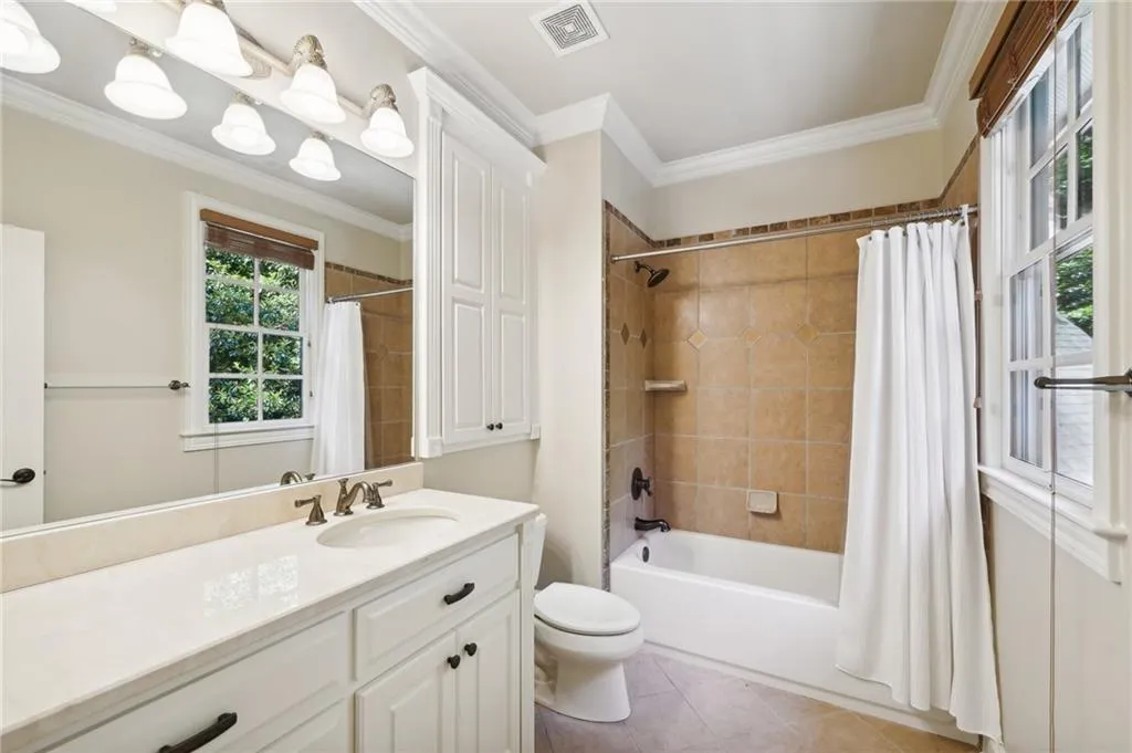 4980 High Point Road, Atlanta, Georgia 30342, 6 Bedrooms Bedrooms, ,5 BathroomsBathrooms,Residential,Sold,4980 High Point Road,7349380